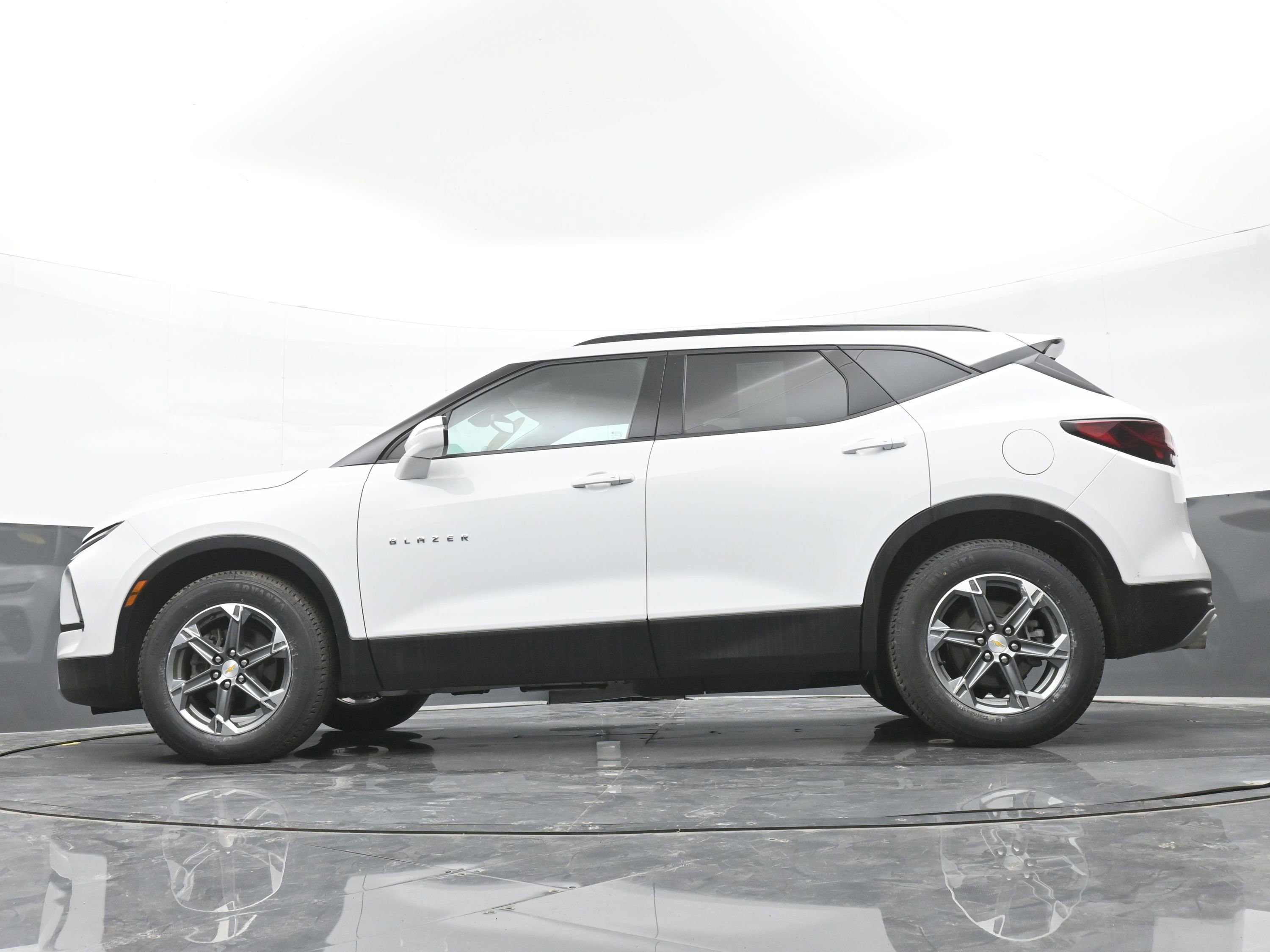 Used 2023 Chevrolet Blazer LT AWD/4WD image 43