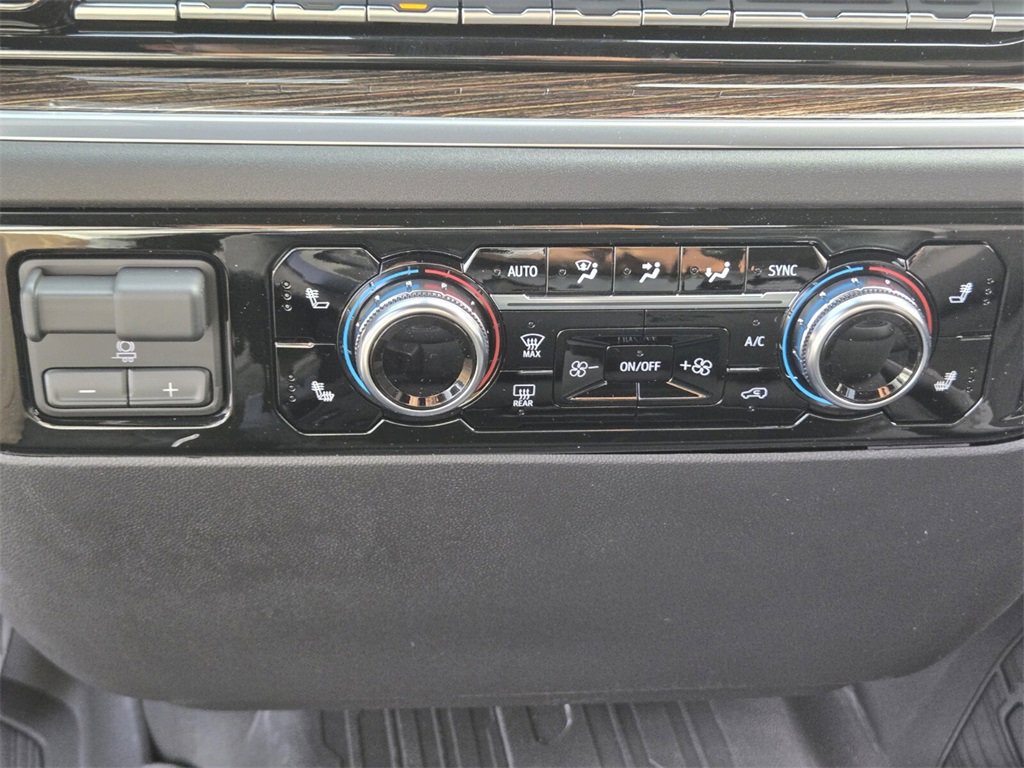 New 2026 GMC Sierra 1500 SLE image 18