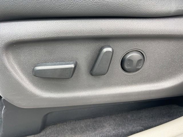 Used 2017 Kia Sedona LX w/ LX Essentials Premium Package FWD image 26