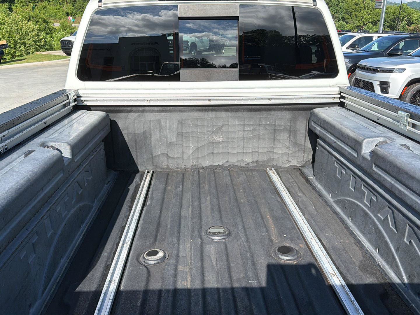 Used 2017 Nissan Titan PRO-4X AWD/4WD image 31