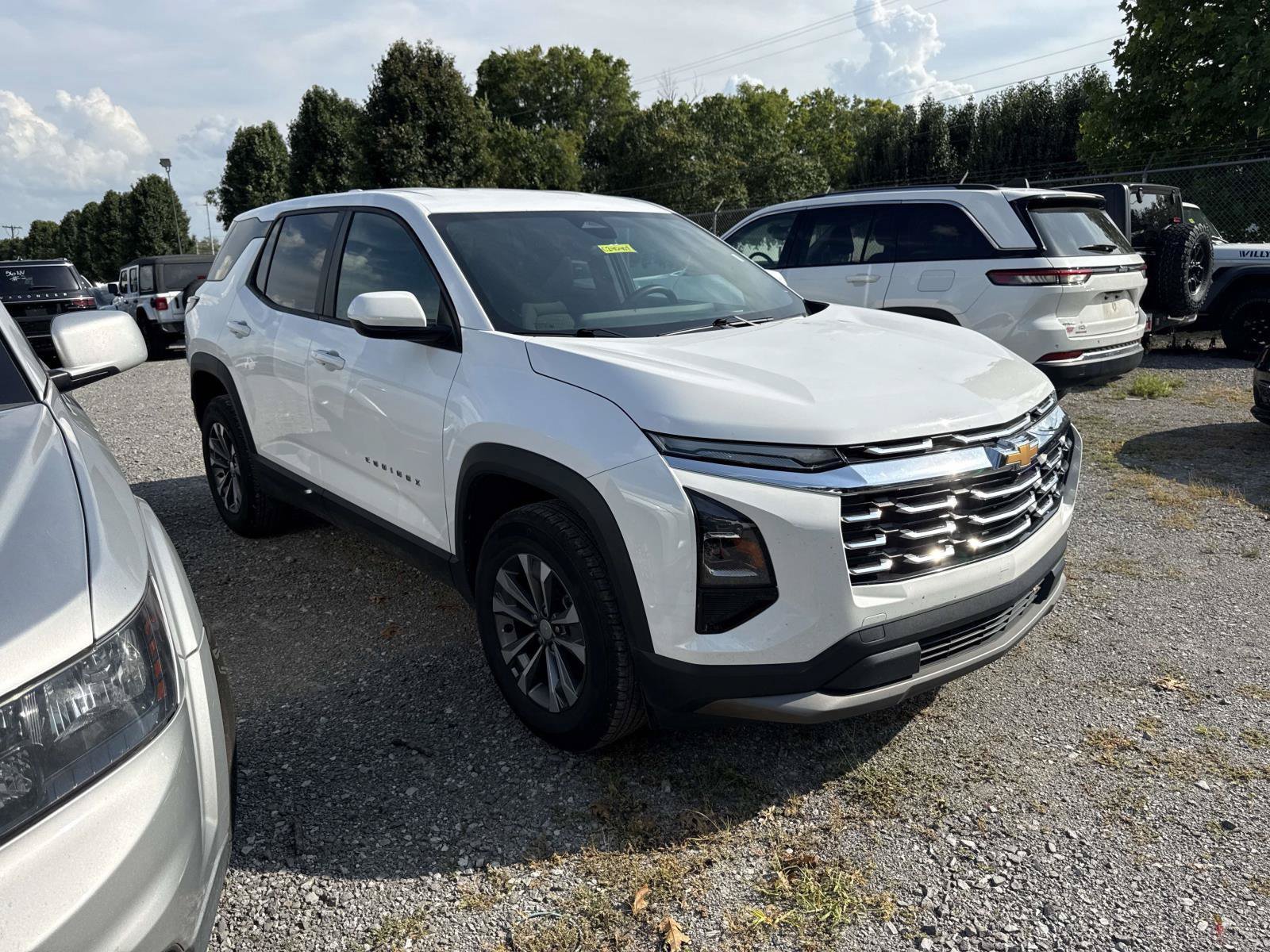 Used 2026 Chevrolet Equinox LT AWD/4WD image 3