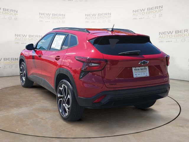 Used 2026 Chevrolet Trax RS FWD image 3