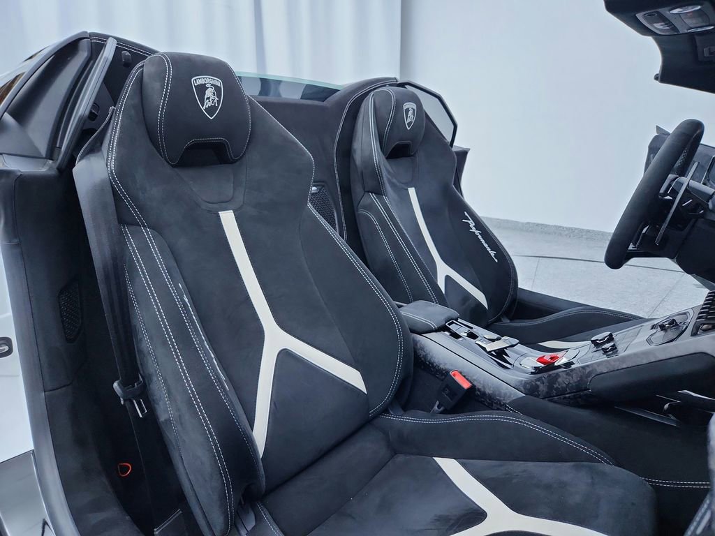 Used 2019 Lamborghini Huracan Performante image 24