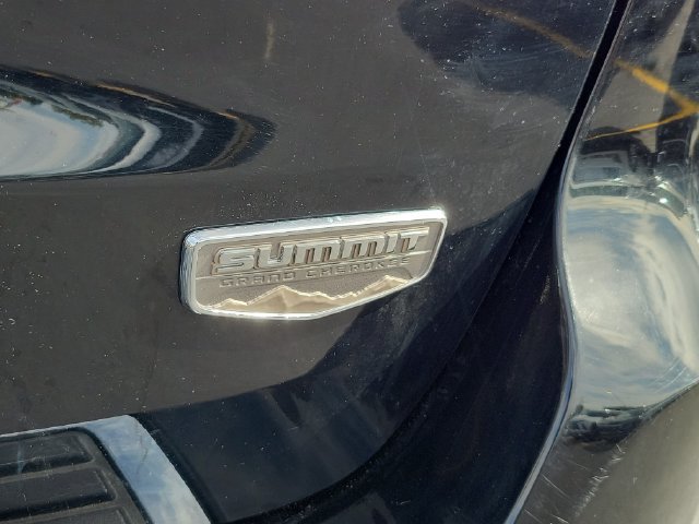 Used 2018 Jeep Grand Cherokee Summit AWD/4WD image 5