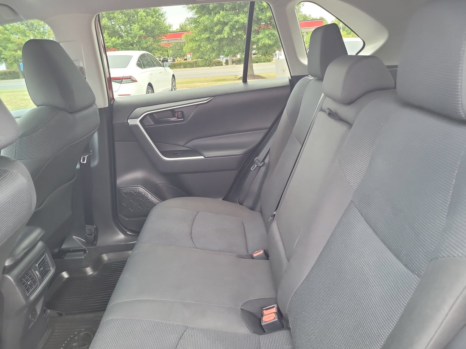 Used 2022 Toyota RAV4 LE AWD/4WD image 22