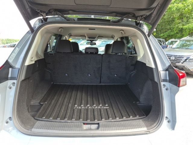Used 2025 Nissan Rogue SV w/ Rock Creek Premium Package AWD/4WD image 9