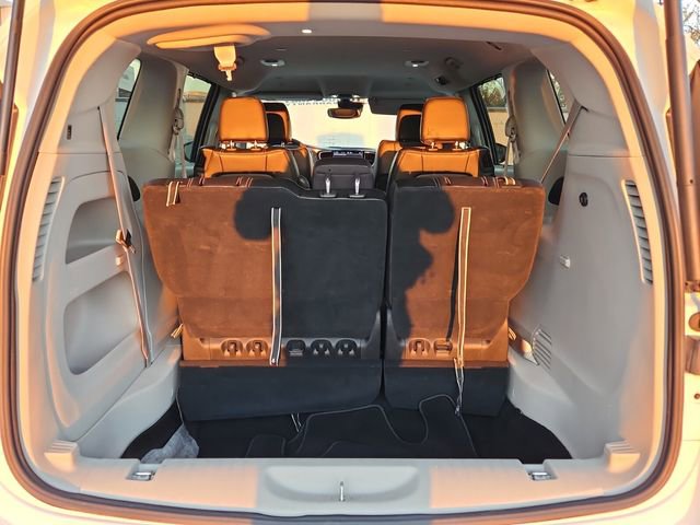 Used 2024 Chrysler Pacifica Touring-L image 17