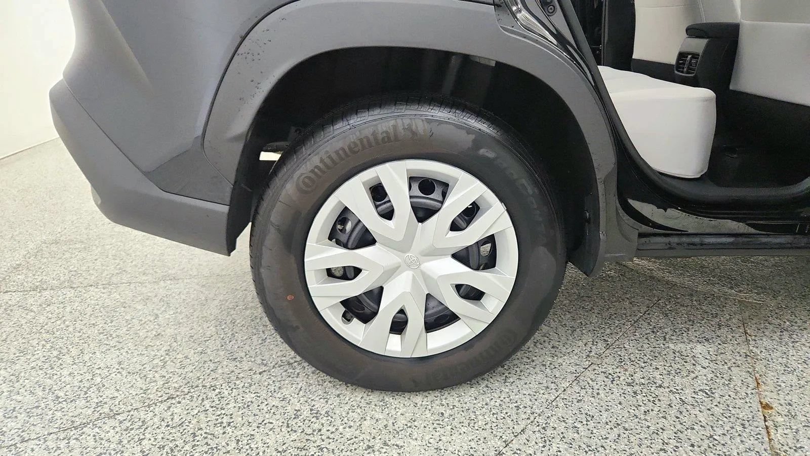Used 2026 Toyota Corolla Cross L FWD image 31