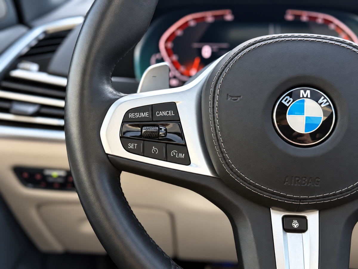 Used 2022 BMW X7 xDrive40i w/ M Sport Package AWD/4WD image 24
