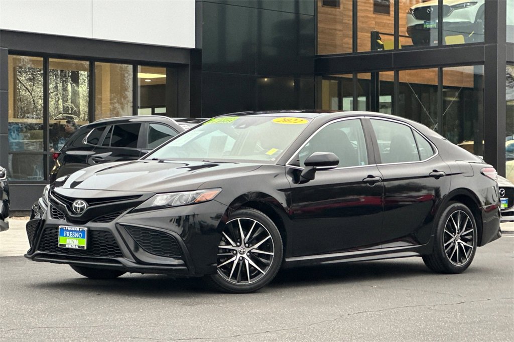 Used 2022 Toyota Camry SE image 10