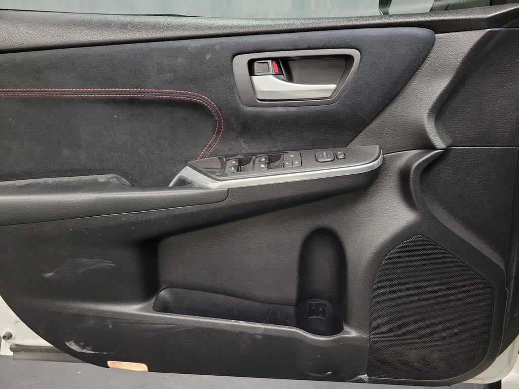 Used 2015 Toyota Camry XSE image 21