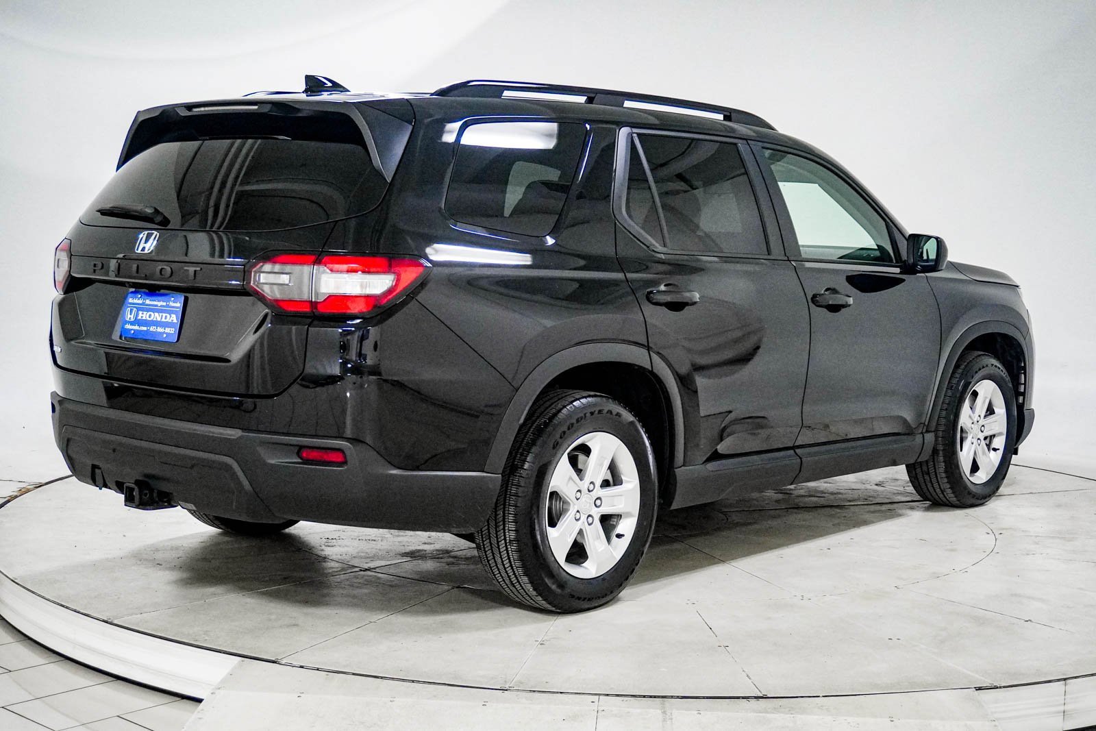 Used 2023 Honda Pilot LX image 11
