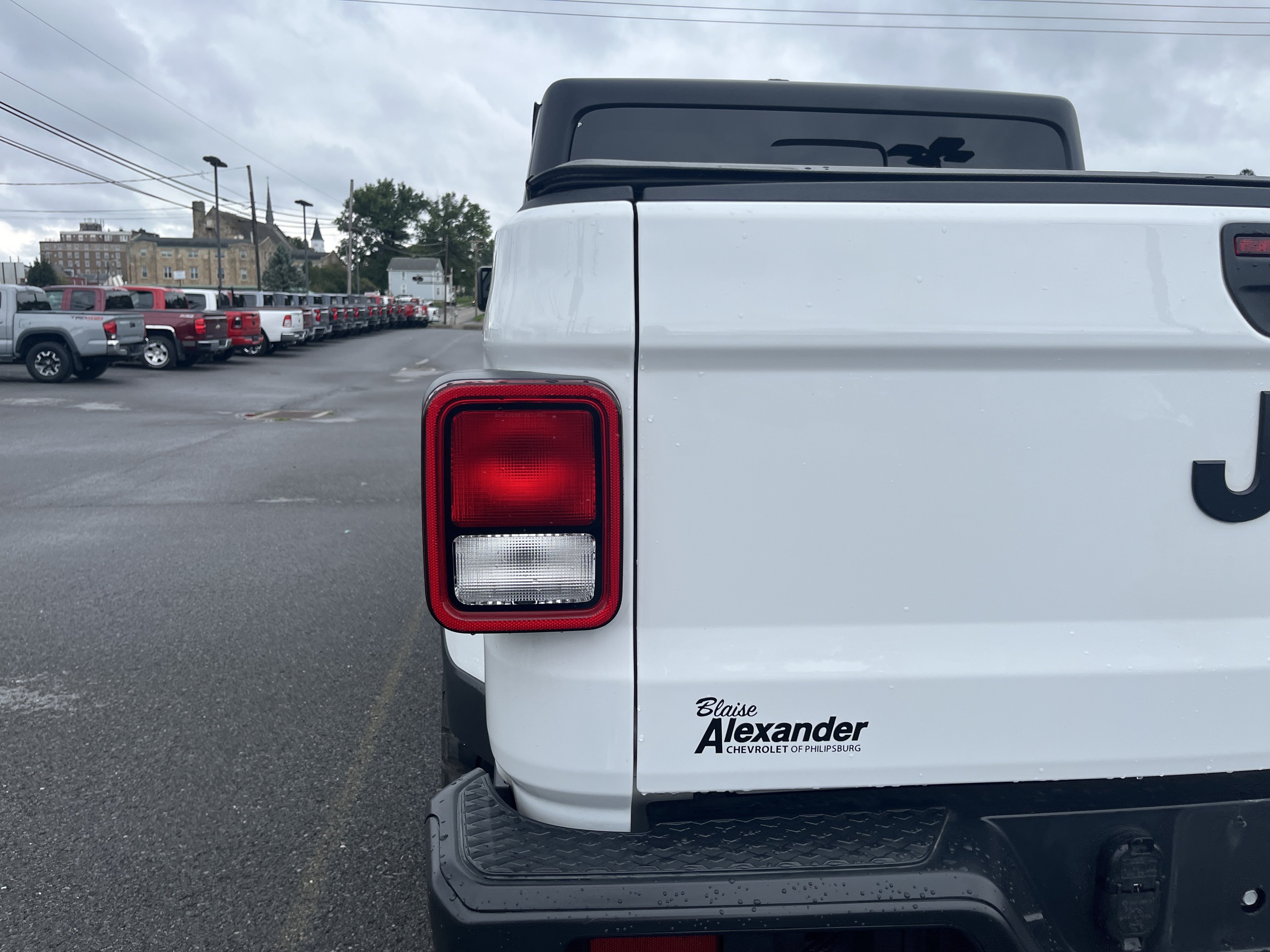 Used 2022 Jeep Gladiator Sport AWD/4WD image 14
