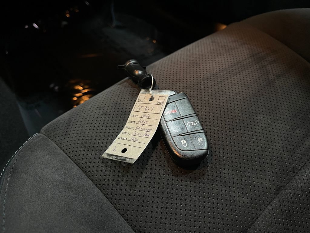 Used 2016 Dodge Challenger R/T Scat Pack w/ Leather Interior Group image 35