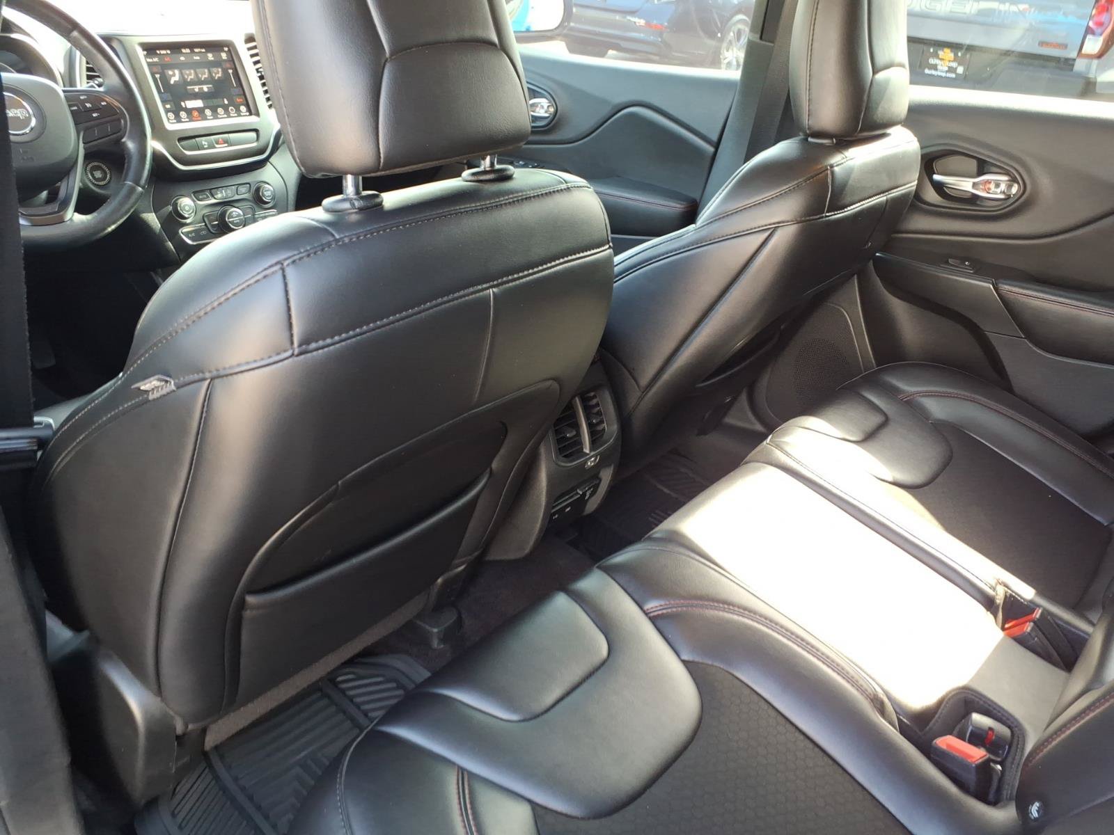 Used 2019 Jeep Cherokee Trailhawk w/ Cold Weather Group AWD/4WD image 7