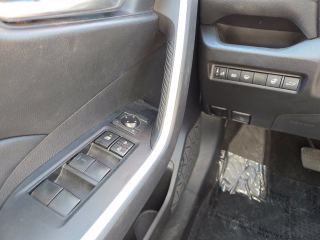 Used 2021 Toyota RAV4 XLE w/ Convenience Package AWD/4WD image 19
