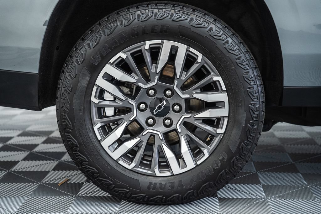 Used 2025 Chevrolet Suburban Z71 AWD/4WD image 20