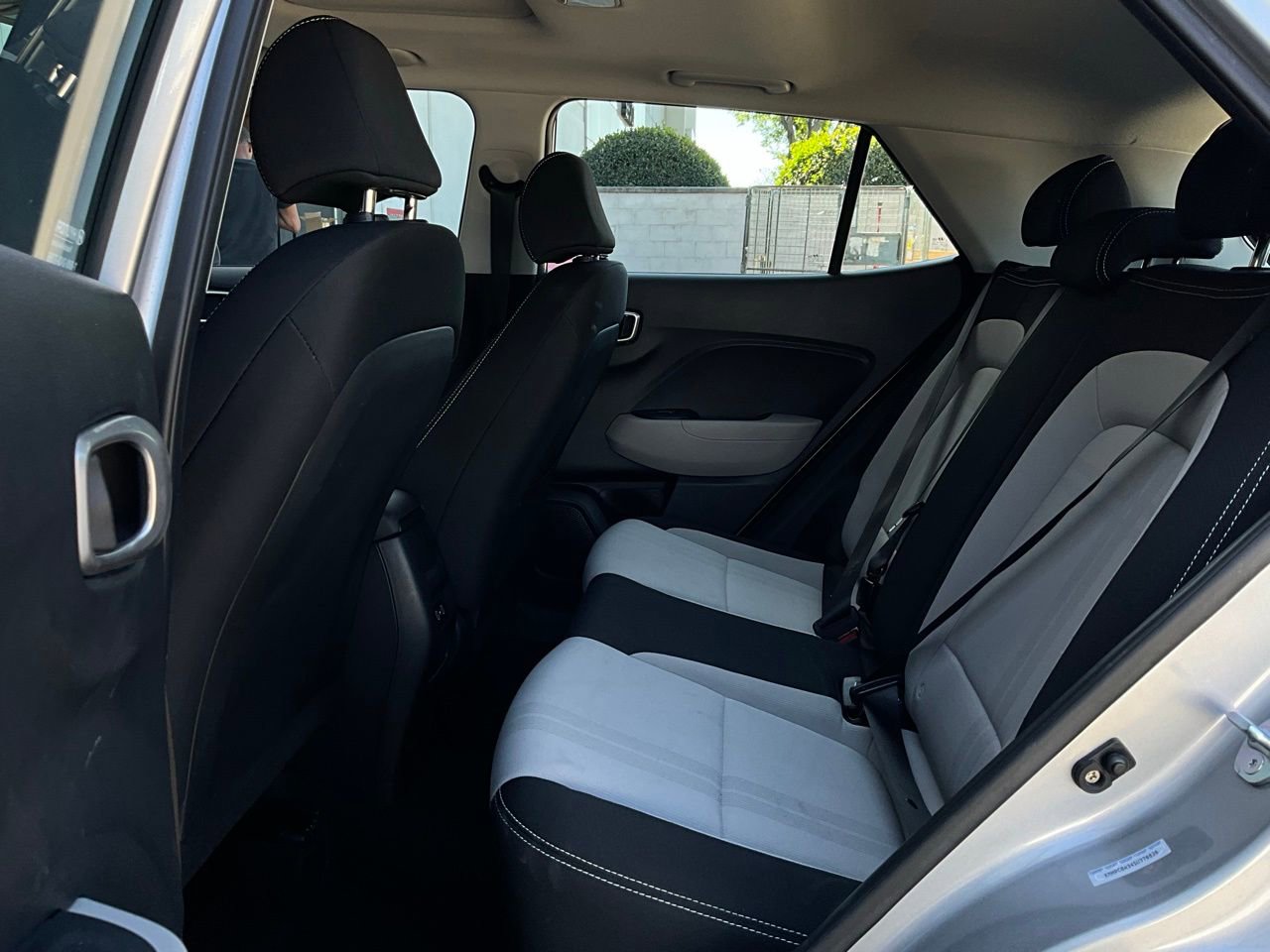 Used 2025 Hyundai Venue SEL image 11