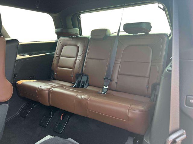 Used 2023 Lincoln Navigator Reserve AWD/4WD image 18