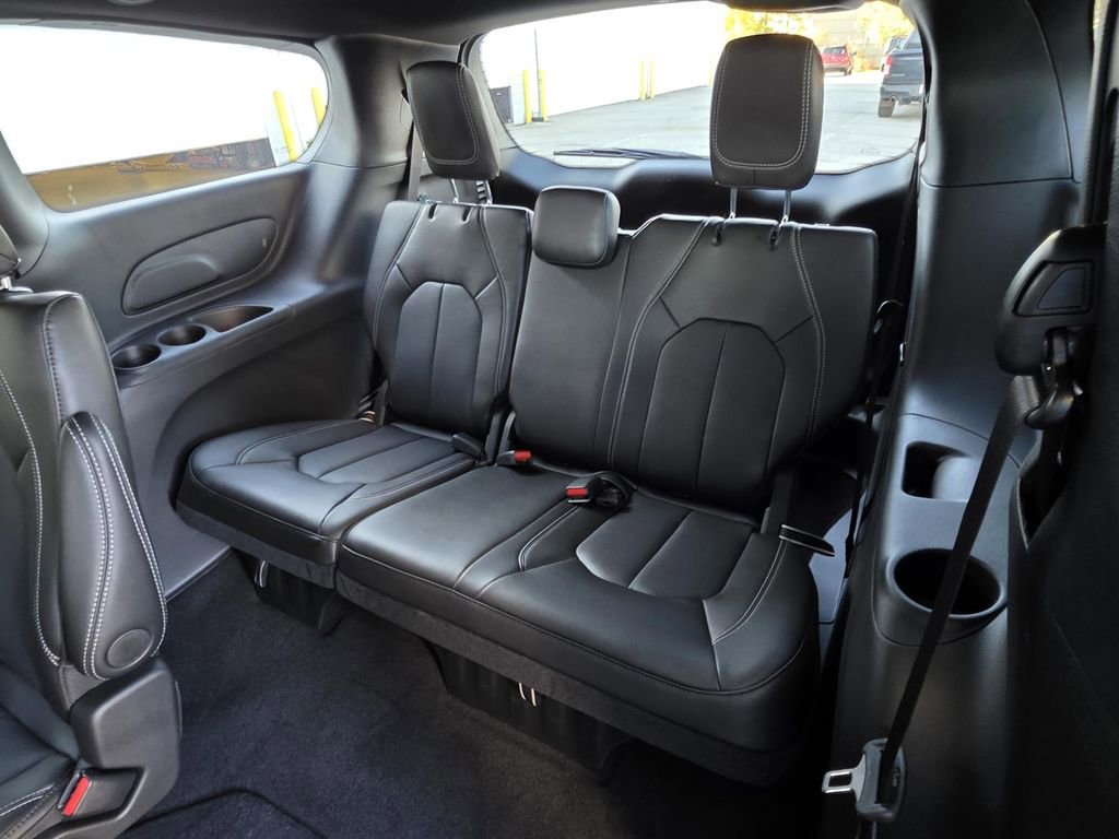 New 2026 Chrysler Pacifica Select image 15