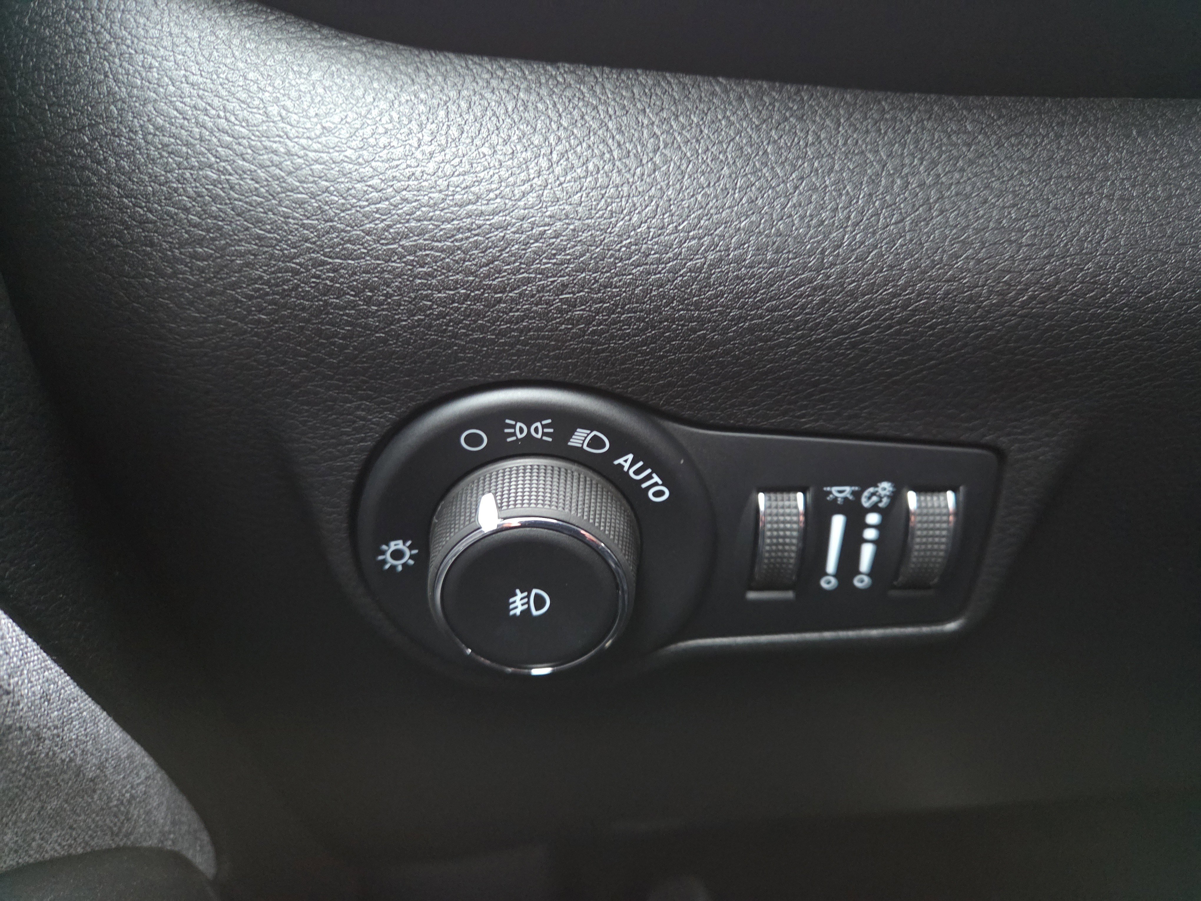 New 2026 Jeep Compass Latitude image 13