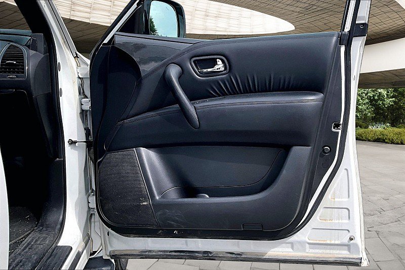 Used 2023 Nissan Armada SL w/ Midnight Edition Package RWD image 16