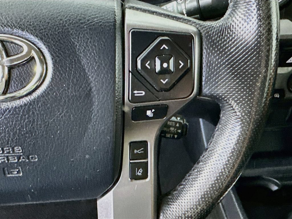 Used 2020 Toyota Tacoma SR5 RWD image 23