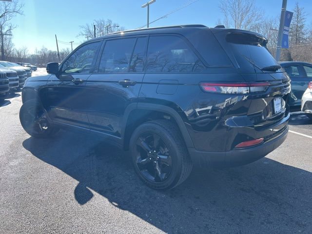 Used 2025 Jeep Grand Cherokee Altitude image 32