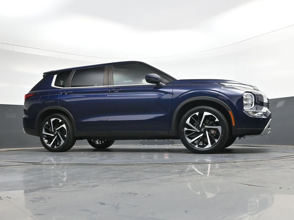Used 2022 Mitsubishi Outlander SE AWD/4WD image 19