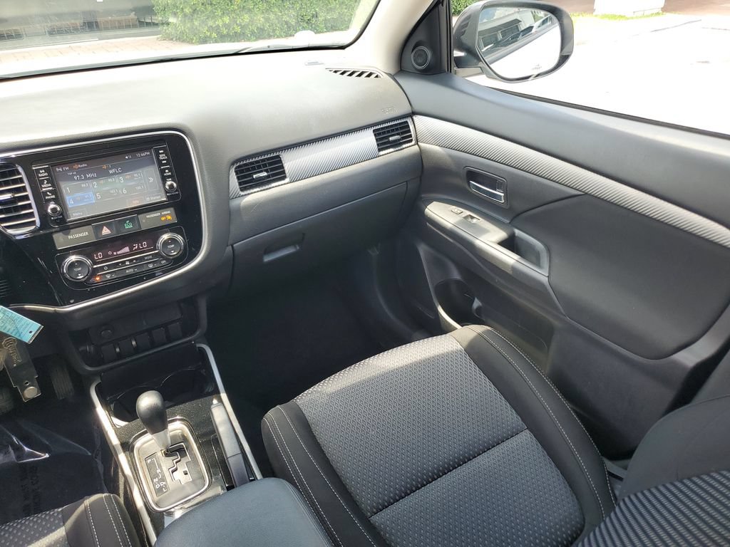 Used 2018 Mitsubishi Outlander ES AWD/4WD image 15