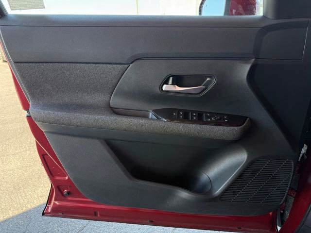 Certified 2025 Nissan Kicks SV FWD image 17