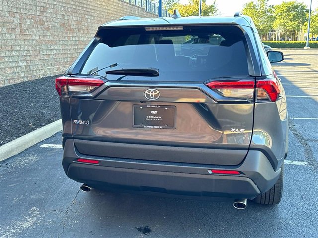 Used 2021 Toyota RAV4 XLE Premium image 5