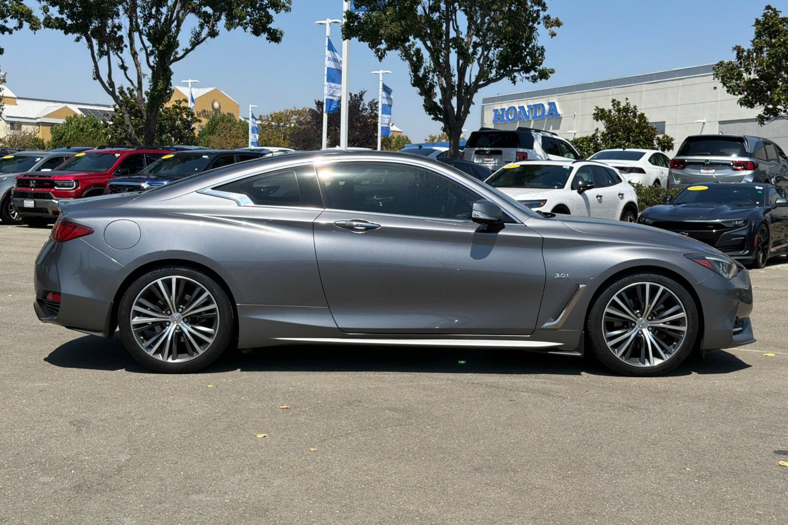 Used 2019 INFINITI Q60 3.0t Luxe w/ Essential Package RWD image 3