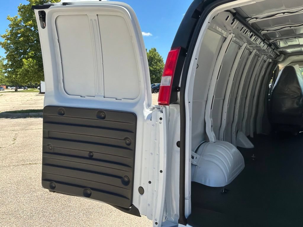 New 2026 GMC Savana 2500 Extended w/ Safety Package RWD image 57