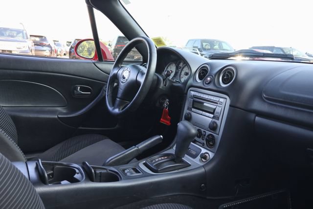 Used 2005 MAZDA MX-5 Miata w/ Convenience Pkg RWD image 14