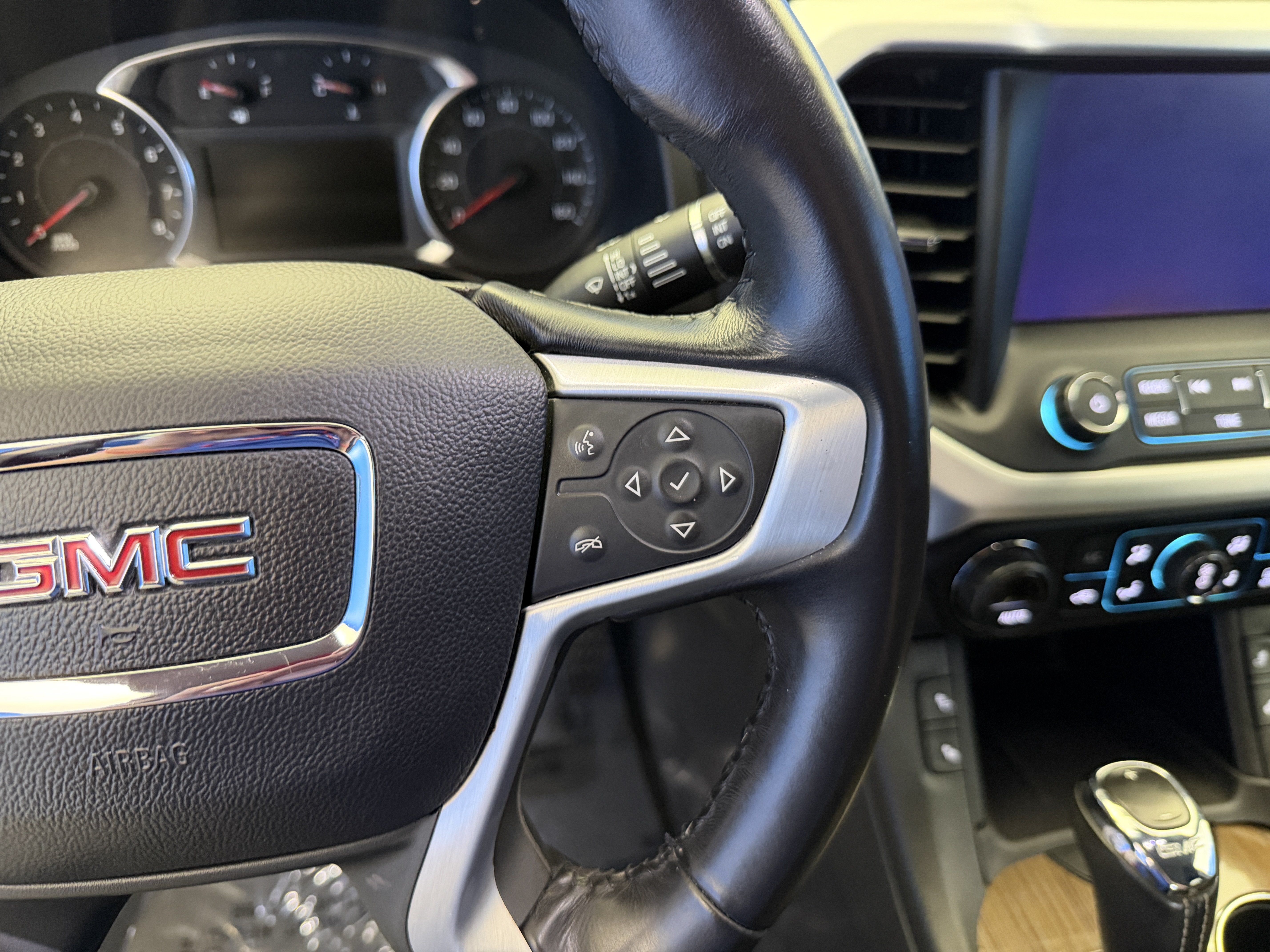 Used 2019 GMC Acadia SLE w/ Driver Alert Package I FWD image 17