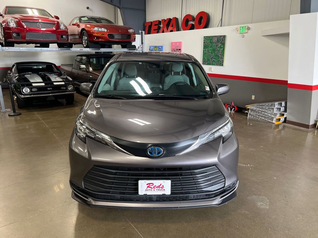 Used 2021 Toyota Sienna LE image 69
