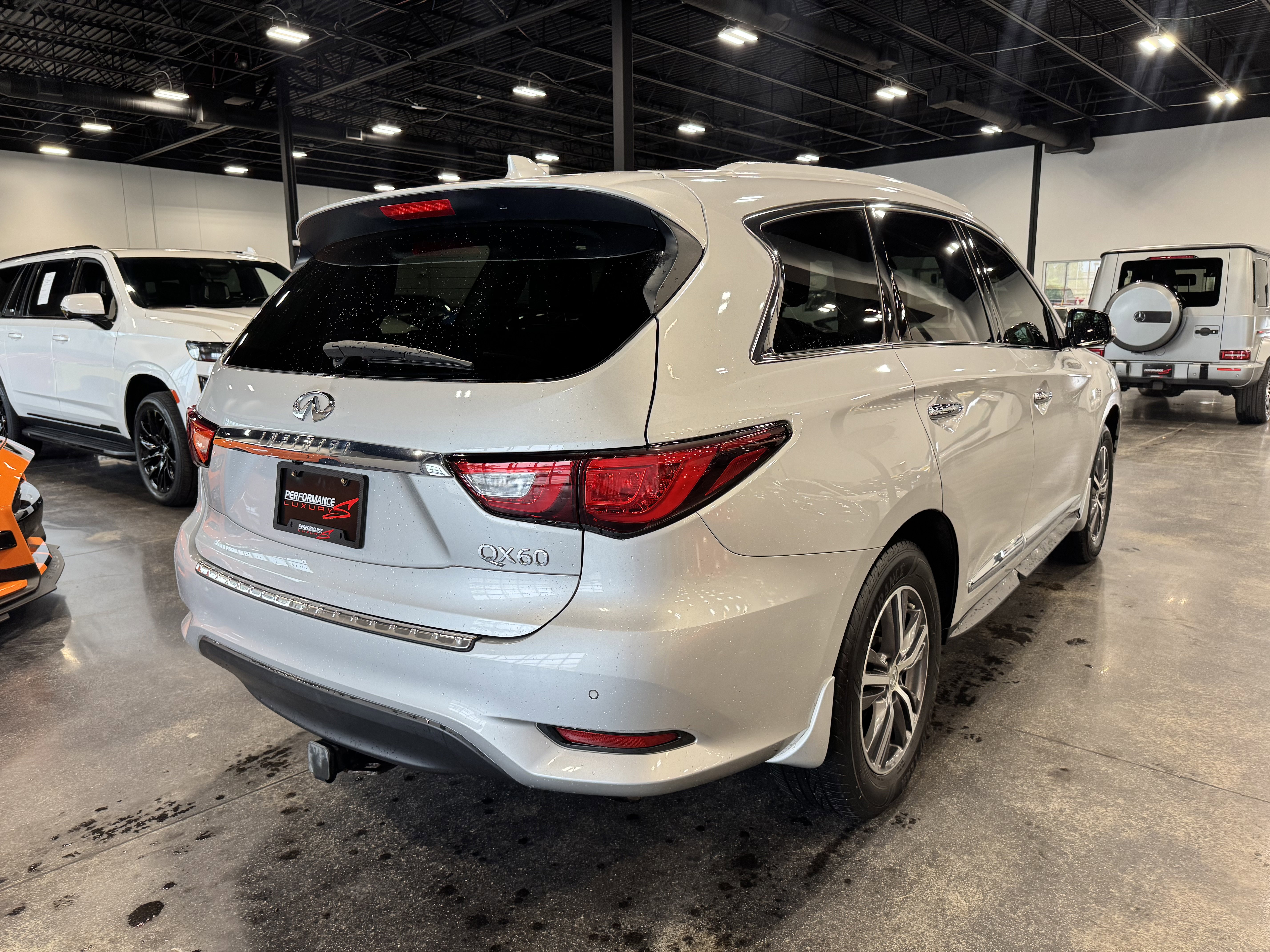 Used 2017 INFINITI QX60 Luxe w/ Premium Plus Package AWD/4WD image 3