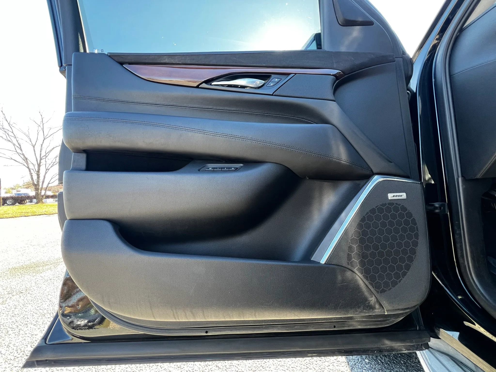 Used 2015 Cadillac Escalade ESV Luxury image 19