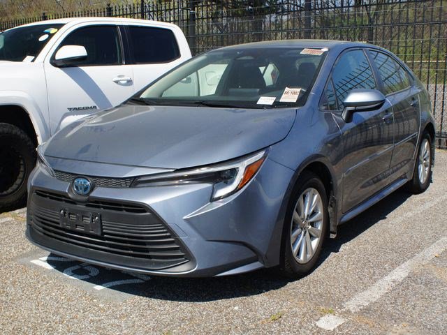 Used 2023 Toyota Corolla LE w/ LE Premium Package FWD image 1