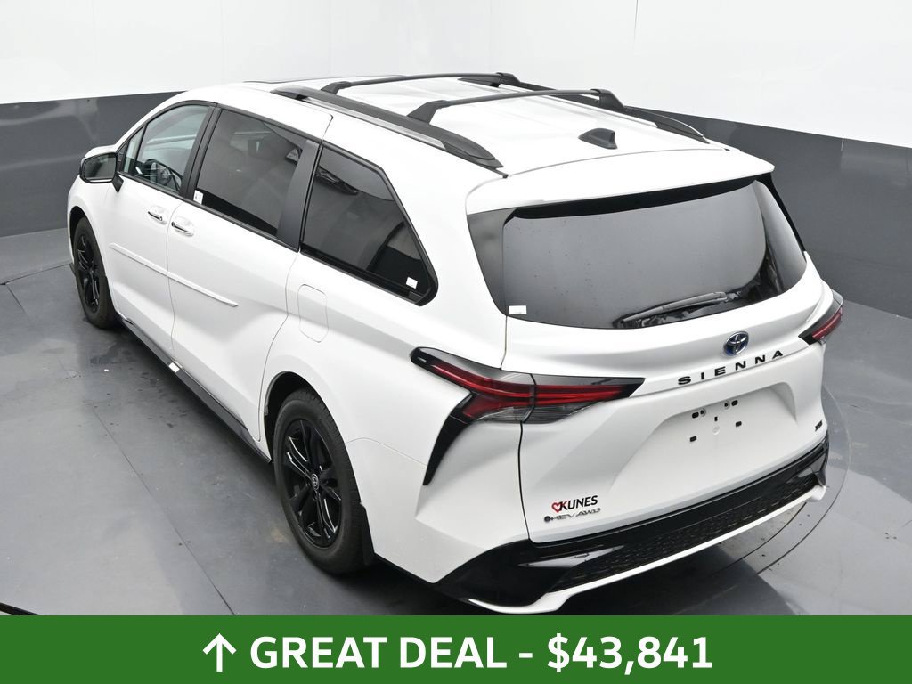 Used 2025 Toyota Sienna XSE AWD/4WD image 32