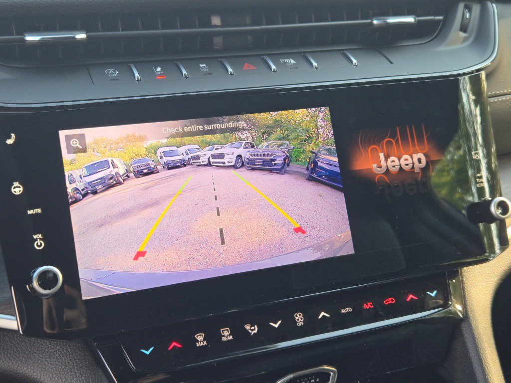New 2027 Jeep Grand Cherokee Altitude AWD/4WD image 38