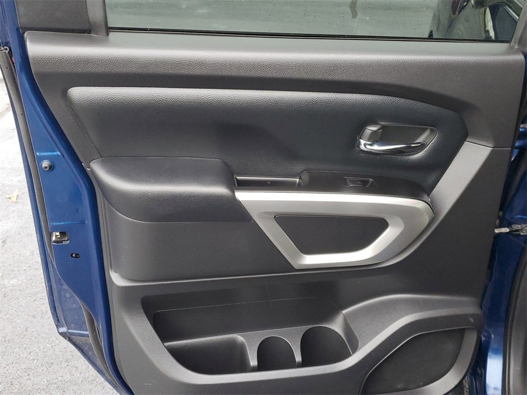Used 2019 Nissan Titan SV image 10