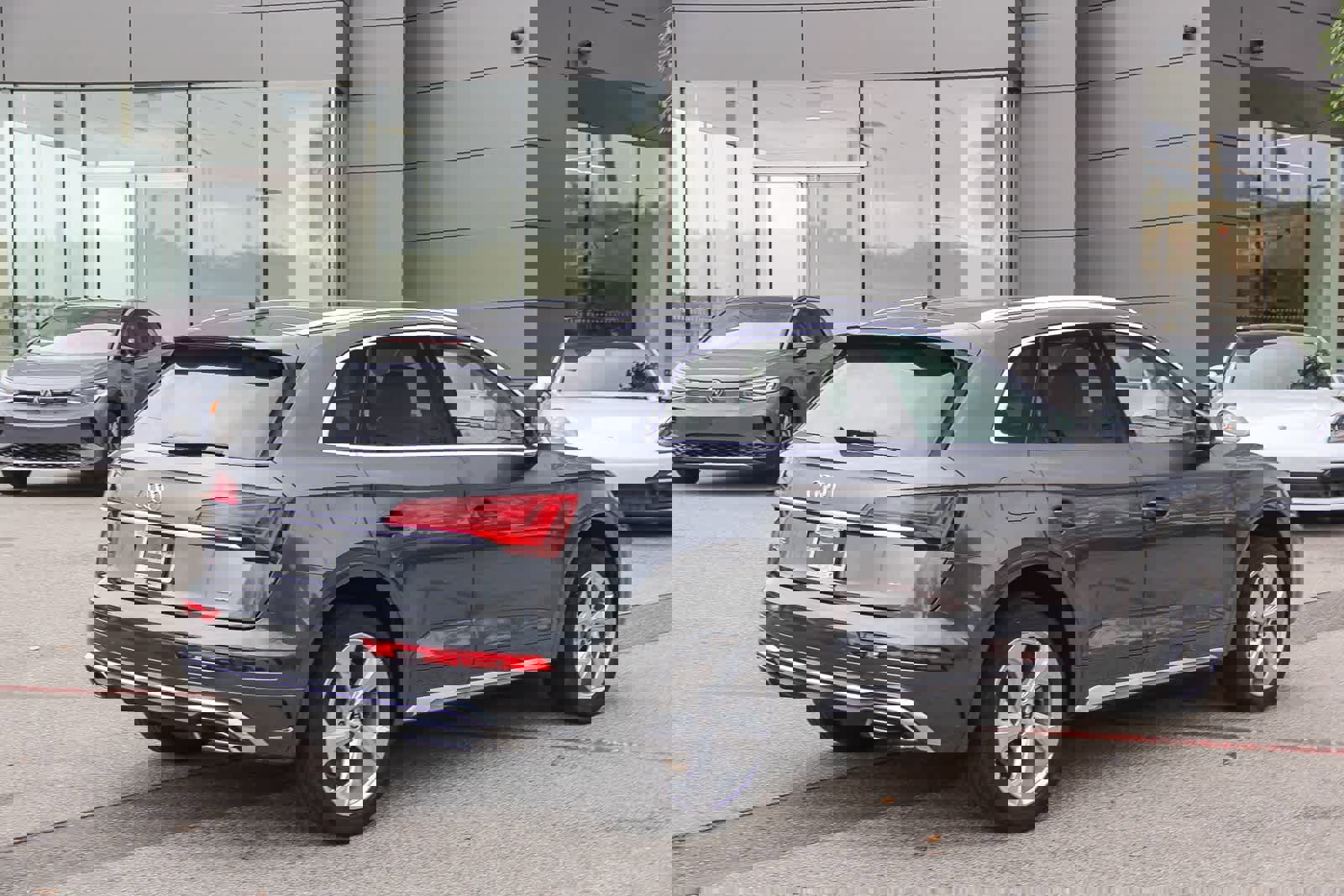 Used 2023 Audi Q5 2.0T Premium Plus w/ Premium Plus Package image 4