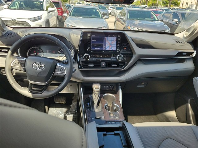 Used 2022 Toyota Highlander Limited image 9