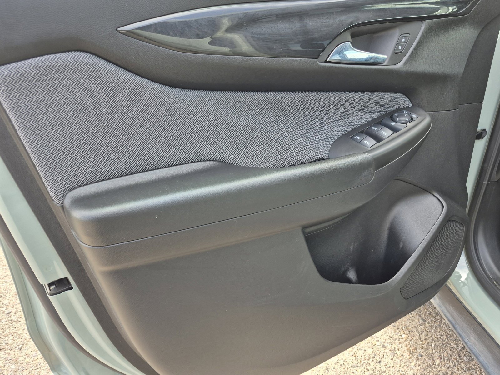 Used 2025 Chevrolet TrailBlazer LS w/ LS Convenience Package FWD image 14