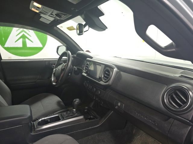Used 2018 Toyota Tacoma TRD Off-Road w/ Technology Package AWD/4WD image 13