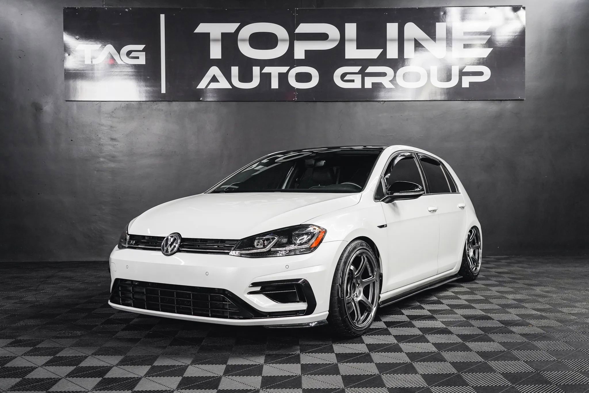 Used 2018 Volkswagen Golf R 4-Door image 3