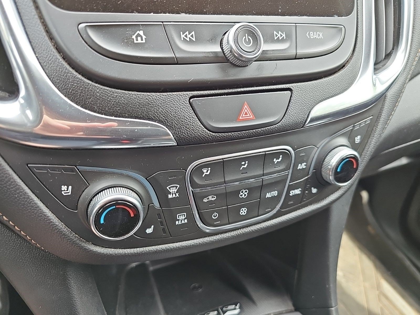 Used 2020 Chevrolet Equinox Premier AWD/4WD image 21