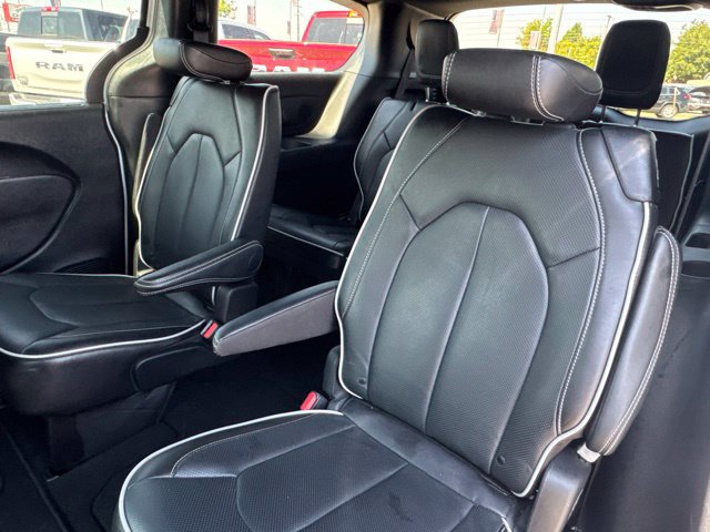 Used 2026 Chrysler Pacifica Limited FWD image 12